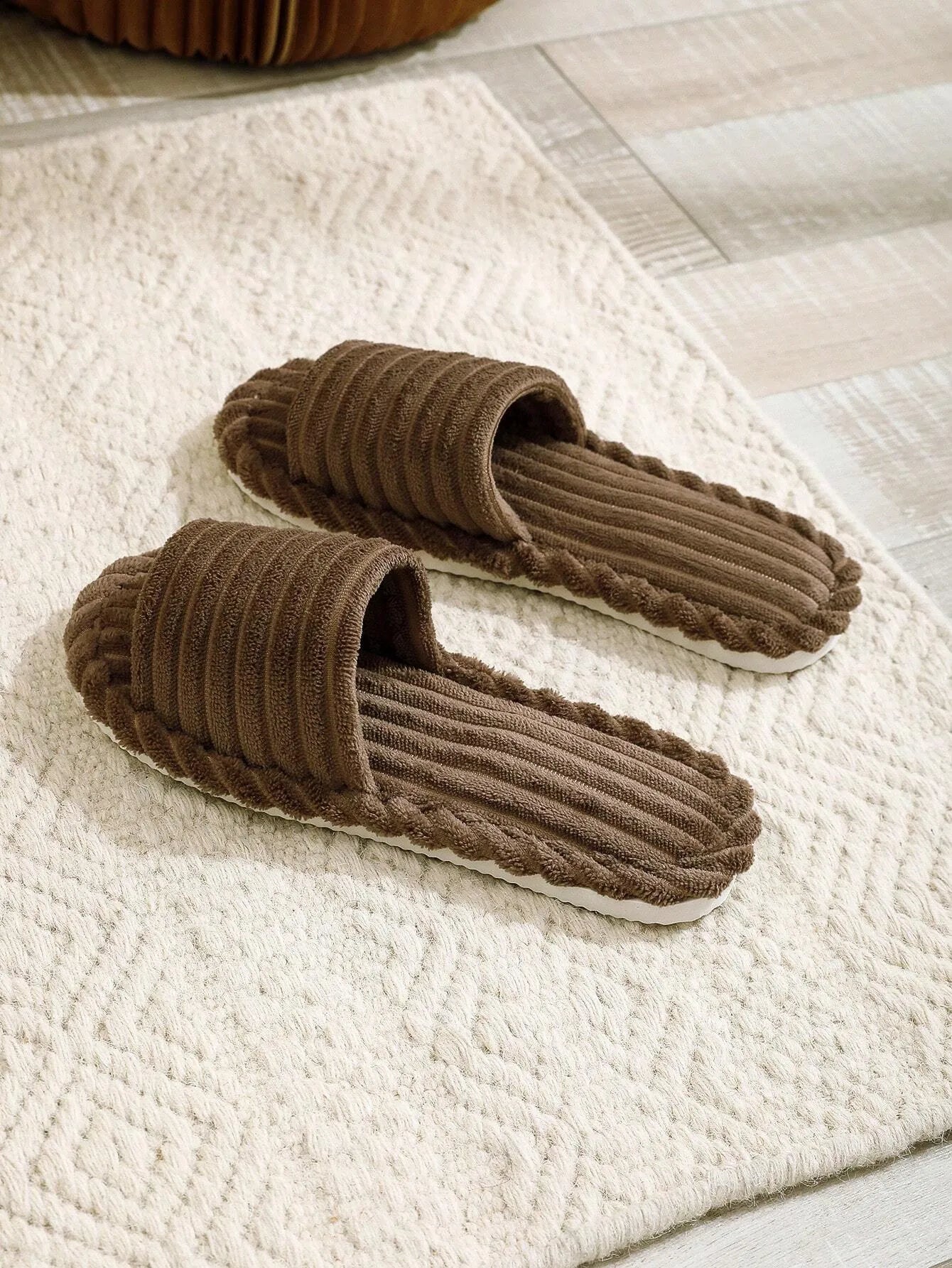 Men's Breathable Slippers Suitable For Indoor And Outdoor Use