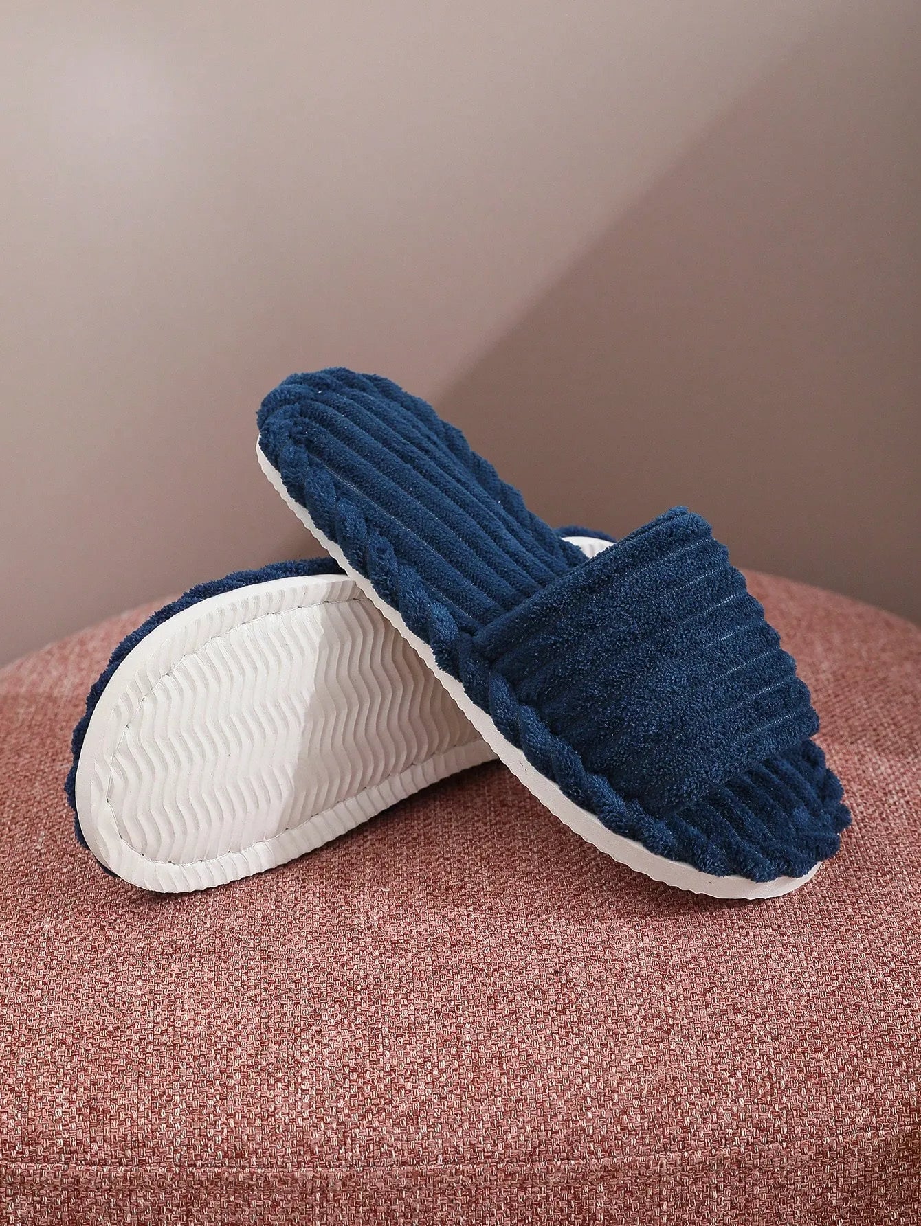 Men's Breathable Slippers Suitable For Indoor And Outdoor Use