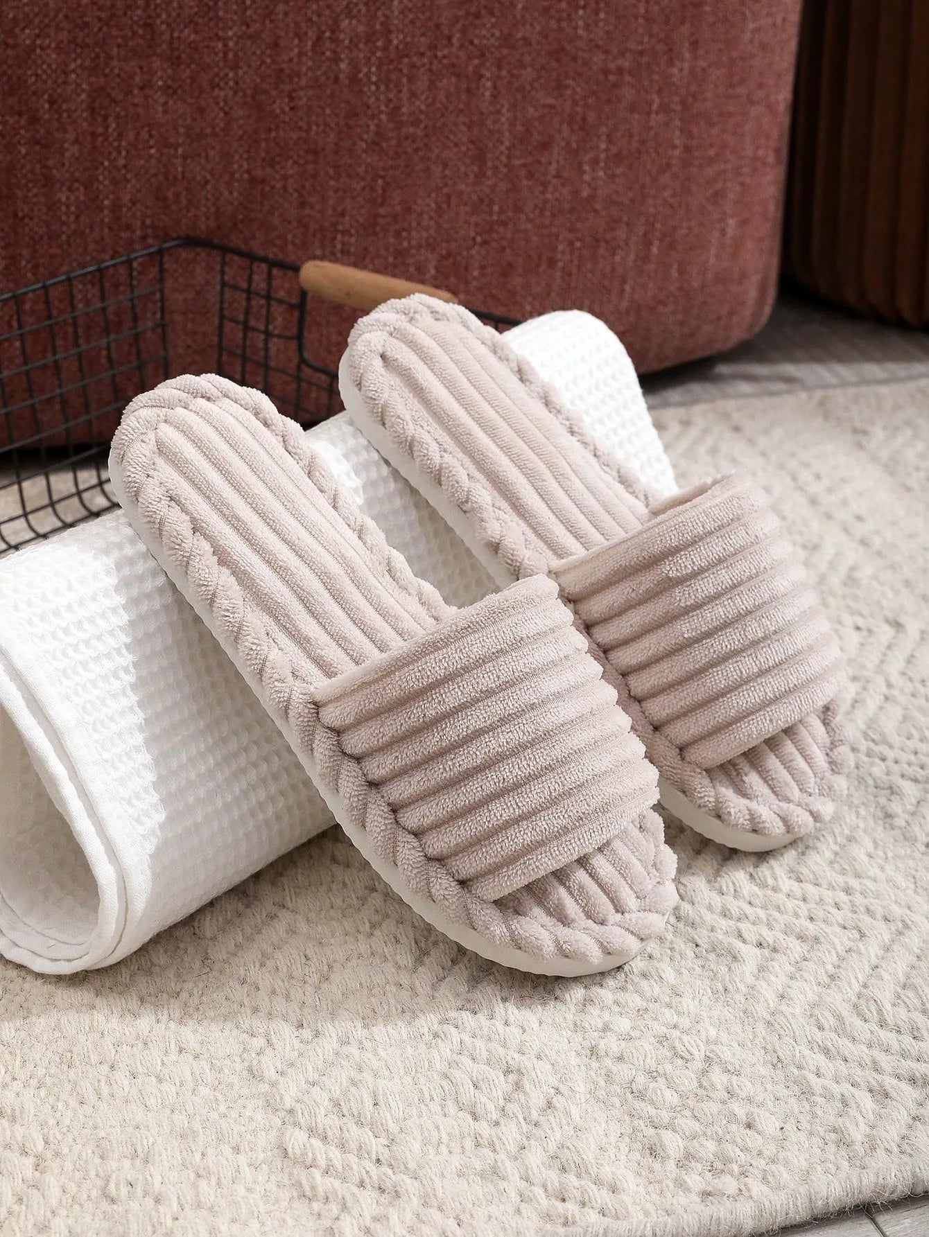 Men's Breathable Slippers Suitable For Indoor And Outdoor Use