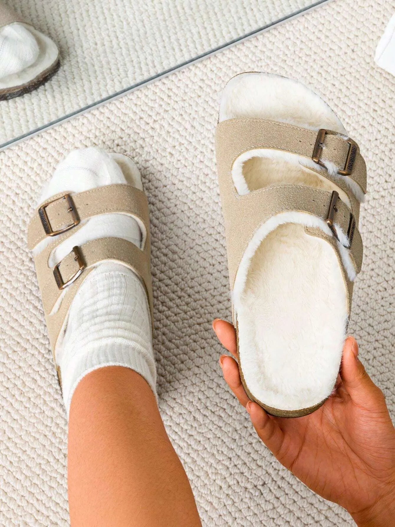 Women Furry Slippers With Metal Buckles Classic Double Straps Autumn Winter Furry Cushioned Comfort Casual Indoor Outdoor Fashion Fuzzy Shoes