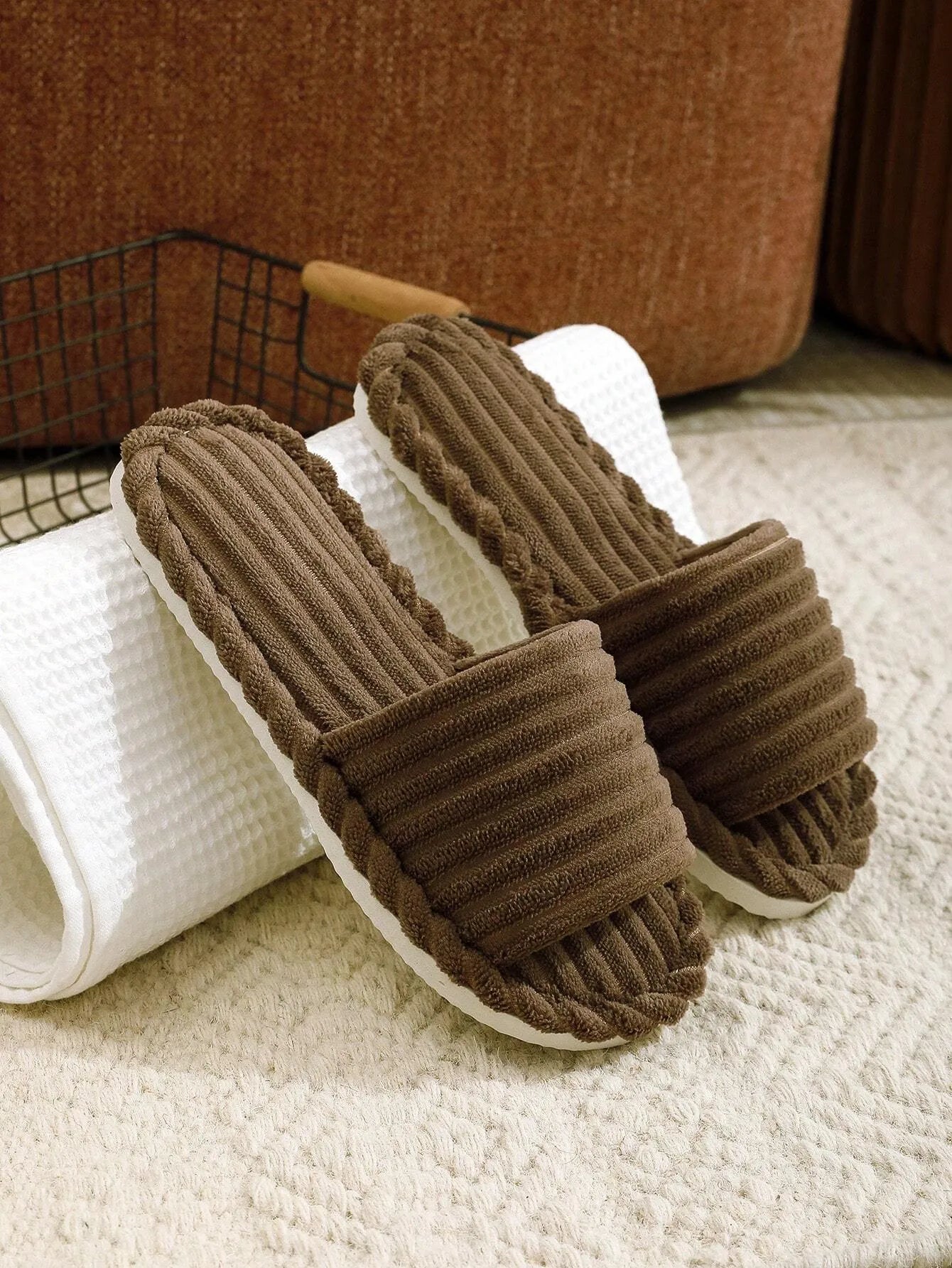 Men's Breathable Slippers Suitable For Indoor And Outdoor Use