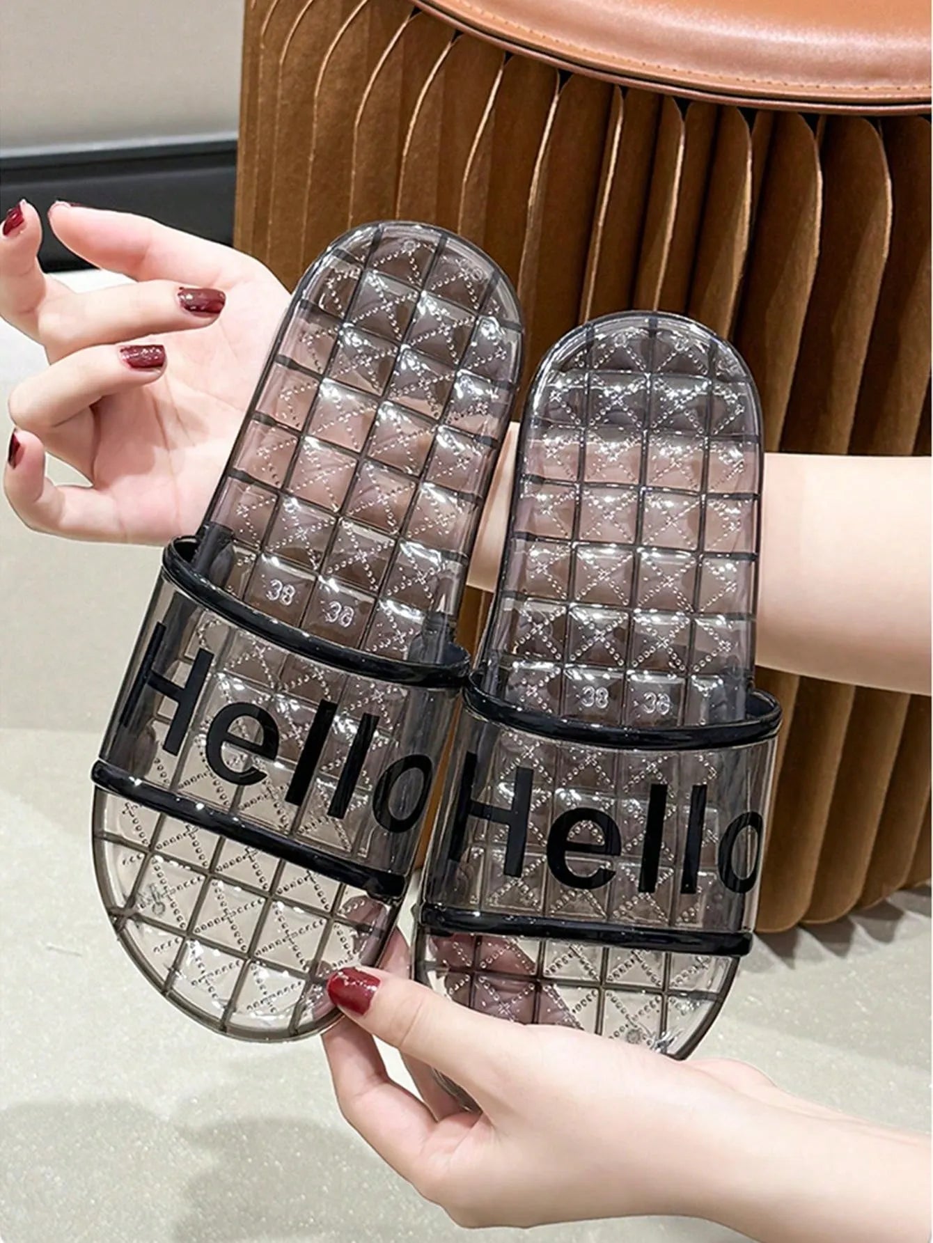 2025 New Fashion Transparent Jelly Plastic Slippers For Women, Summer Indoor Bathroom Shower Crystal Slippers, Non-Slip Wear-Resistant High-Quality Slides