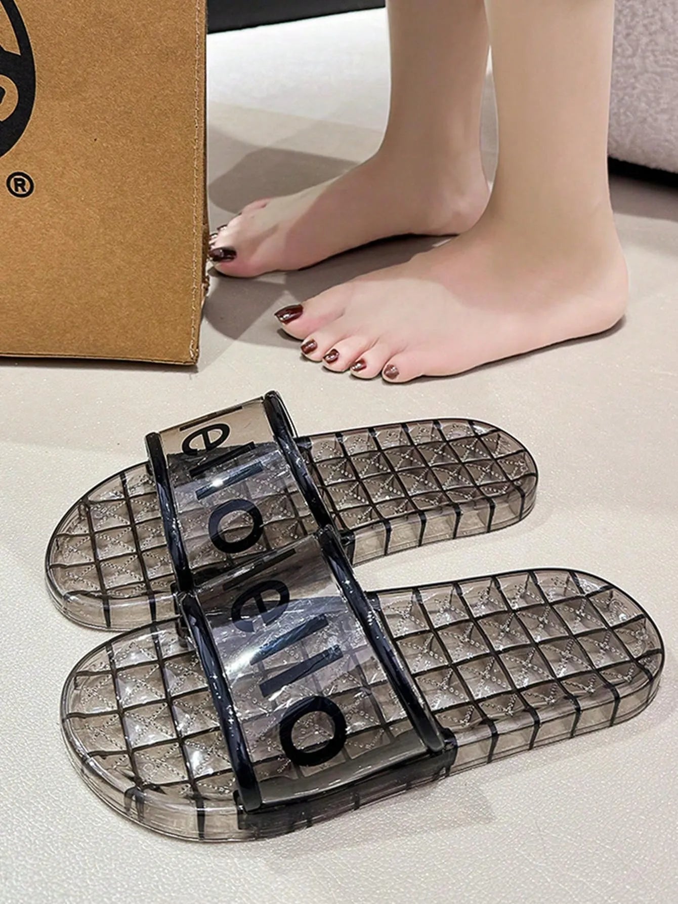 2025 New Fashion Transparent Jelly Plastic Slippers For Women, Summer Indoor Bathroom Shower Crystal Slippers, Non-Slip Wear-Resistant High-Quality Slides