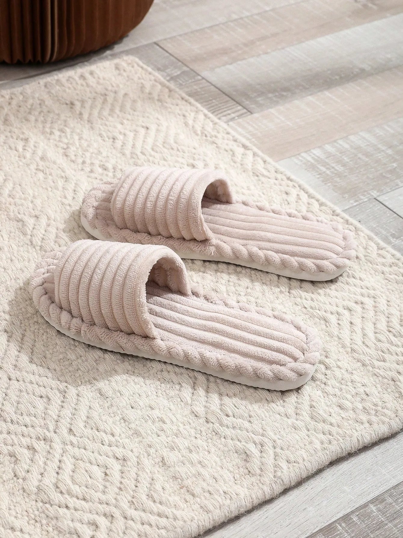 Men's Breathable Slippers Suitable For Indoor And Outdoor Use