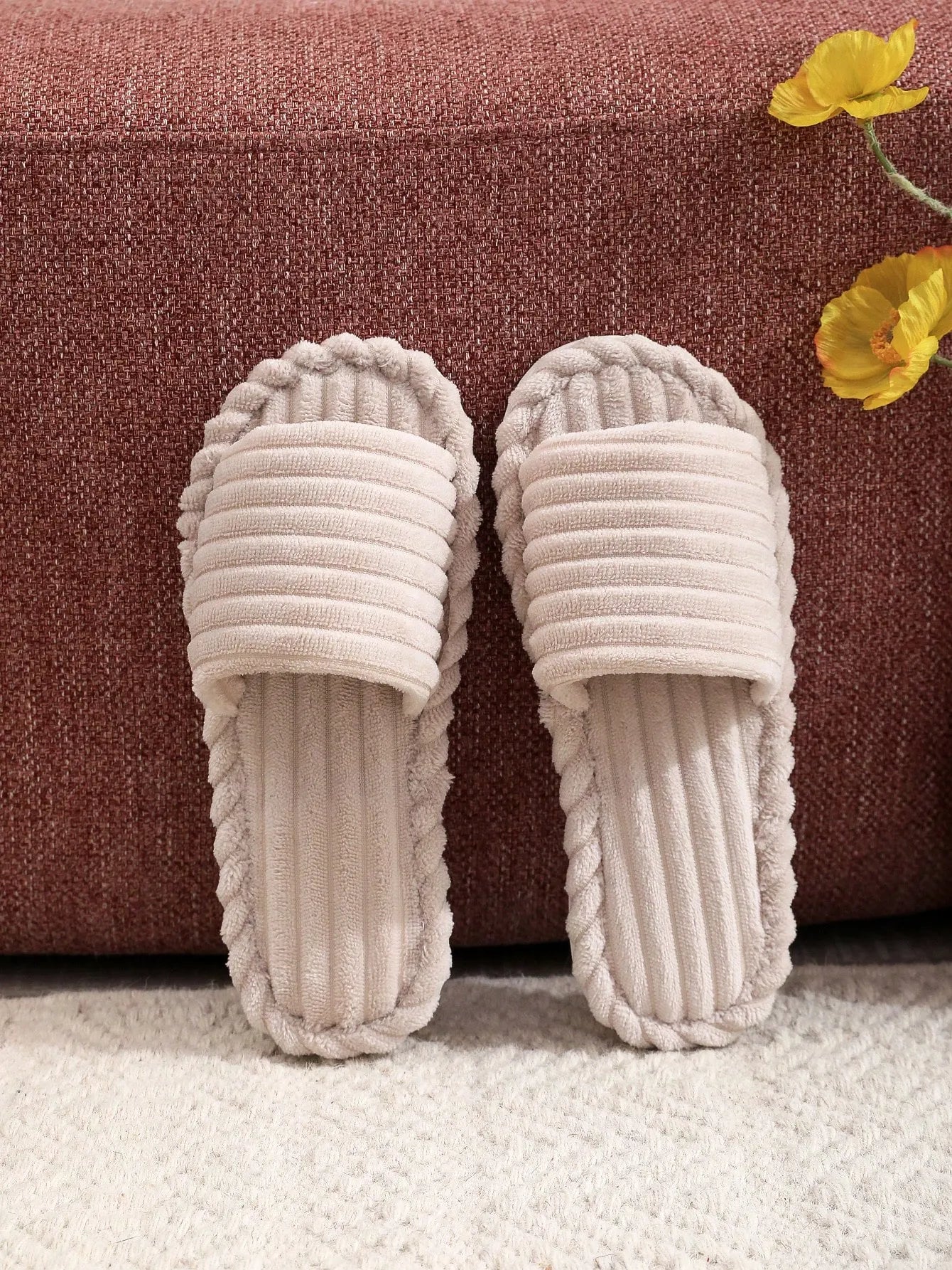 Men's Breathable Slippers Suitable For Indoor And Outdoor Use
